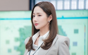 Park Min Young Pose Imut Hingga Kedip Manja Promosi 'Forecasting Love and Weather'