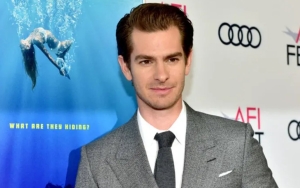 Andrew Garfield Benarkan Kenakan Kostum Lawas 'Amazing Spider-Man' Untuk 'No Way Home'