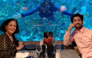 Reza Rahadian Rayakan Ultah Ibunda, 8 Momen Hangat Mereka Ini Bikin Iri