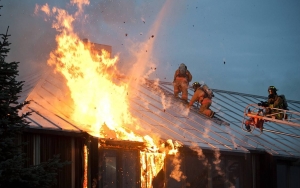 Gara-gara Ada Warga Bakar Angpau, Rumah Tinggal di Jakarta Barat Kebakaran
