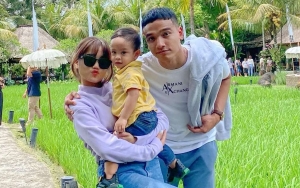 Gala Anteng di Pangkuan Fuji Saat Rambut Dicukur, Hasilnya Mirip Fadly Faisal?