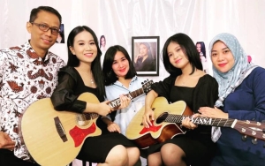 Puput Sudrajat Suapi Mayang-Chika 'Menu Surga' Saat Nyalon, Dituding Tiru Fuji