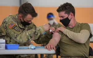 Angkatan Darat Amerika Serikat Mulai Berhentikan Para Tentara yang Tolak Divaksin COVID-19