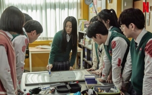 Warna Hijau di Seragam Siswa 'All of Us Are Dead' Ternyata Punya Peran Penting Ini