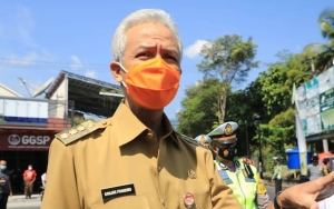 Ganjar Pranowo Kembali Bekerja Meski Tangannya Masih Dibalut Perban, Klaim Terima Ribuan Pesan