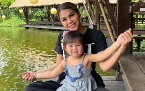 Katty Butterfly Pamer Foto Putri Cantik Pakai Hijab, Gayanya Disorot