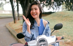 Febby Rastanty Senyum Simpul Senderan di Bahu Cowok Misterius, Ledekan Vidi Aldiano Bak Wakili Fans?