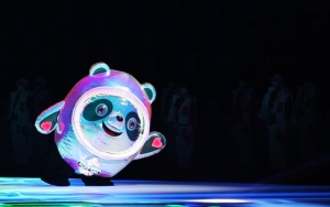 Demam Maskot Olimpiade Beijing, Ratusan Orang Rela Antre Berjam-jam di Tengah Cuaca Dingin