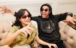 Fadly Faisal Hadiahi Sepatu Branded Belasan Juta, Reaksi Fuji Gemas Banget