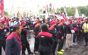 Tak Terima Aturan JHT Cair di Usia 56 Tahun, Buruh Ancam Gelar Demo