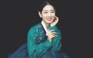 Instagram Park Shin Hye Diteror Netizen Tiongkok Gara-Gara Foto Pakai Hanbok