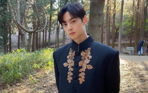 Perankan Karakter Pendeta, Cha Eunwoo Bocorkan Proses Syuting 'Island'