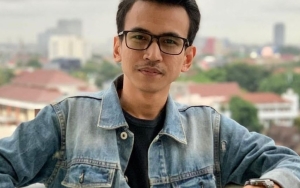 Adam Deni Resmi Pakai Baju Tahanan Usai Jadi Tersangka, Bantah Punya Bos Penguasa