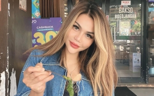 DJ Katty Butterfly Minta Doa Kesembuhan Saat Salat Banjir Simpati
