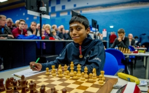Kalahkan Juara Catur Dunia Magnus Carlsen, Pecatur Asal India Ini Ternyata Grandmaster Termuda