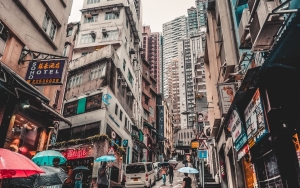 Orang Tua di Hong Kong Keluhkan Tak Bisa Temani Anak Mereka di RS Imbas Kebijakan COVID-19