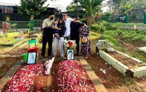 Gala Mengaji di Makam Saat Bibi Ultah, Fuji Bongkar Tatapan Sendu Putra Vanessa Angel