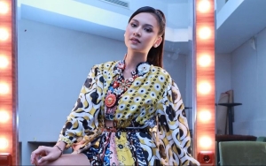 Indah Permatasari Lip Sync Lagu 'Bertahan Terluka', Kode Rindukan Sang Ibunda?
