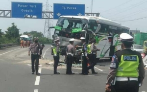 Seorang Penumpang Berusaha Rebut Kemudi, Bus Peziarah Kecelakaan di Surabaya Hingga 3 Orang Tewas
