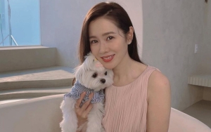 Son Ye Jin Elegan dan Makin Glowing Pakai Dress Transparan di Postingan Baru