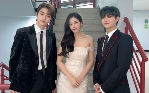 Rayakan Anniversary Pertama, 10 Momen Hangat MC NiNiNi Selama Pandu Acara Musik 'Inkigayo'
