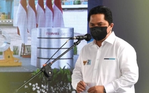Kembali Ngantor Usai Sembuh Dari COVID-19, Erick Thohir Seru-Seruan Bersama Staf Kementerian BUMN