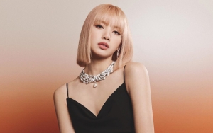 Visual Tak Nyata, Lisa BLACKPINK Bak Boneka di Pemotretan Baru