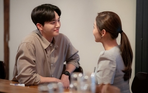 Song Kang dan Park Min Young Kesulitan Tahan Tawa Saat Syuting 'Forecasting Love And Weather'
