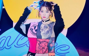 Perubahan Ekspresi Ceria Tsuki Member Girl Grup Rookie Billlie Plek Boneka Mainan