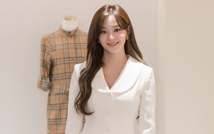Kim Sejeong Nyanyi Live di Sela Syuting 'Business Proposal', Suaranya Banjir Pujian