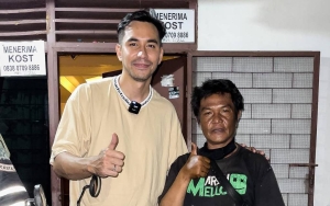 Bantu Seorang Driver Ojol, Darius Sinathrya Soroti Stiker 'Ganti Bini' Ternyata Simpan Kisah Sedih