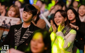  Kim Sejeong Jatuh, Reaksi Ahn Hyo Seop Curi Perhatian di Lokasi 'Business Proposal'