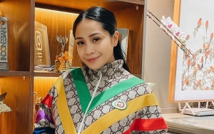 Muncul Wanita Plek Ketiplek dengan Gigi Masa Remaja, Auto Diangkat Jadi Artis?