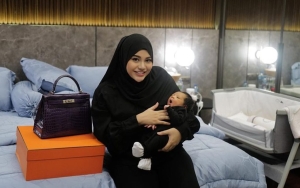Dengar Azan, Reaksi Baby Ameena Putri Aurel Hermansyah Disorot