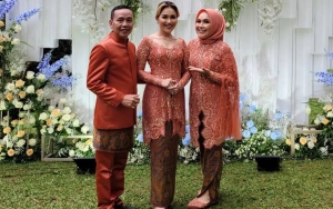 Heboh Kelakuan Kocak Ayah Ayu Ting Ting Saat Diwawancara, Umi Kalsum Kepergok Bagi-Bagi Uang Jajan