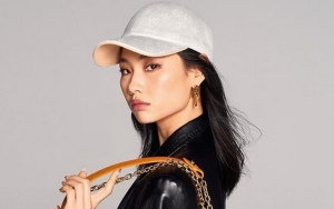 Usai Berjalan di Runway, Jung Ho Yeon Kembali Pamer Kemampuan Modeling di Pemotretan Bareng LV