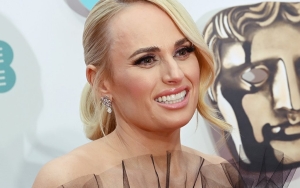 Rebel Wilson Acungkan Jari Tengah Untuk Vladimir Putin Di BAFTA 2022 Imbas Invasi Rusia ke Ukraina