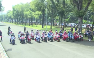 Kisah Warga Rela Ambil Cuti Hingga Kayuh Sepeda 1,5 Jam Untuk Tonton Parade MotoGP di Jakarta