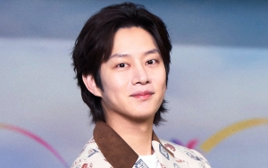 Heechul SuJu Pamer Foto Saat Kenakan Baju Wanita, Identitas Sang Cewek Mengejutkan