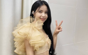 Kocaknya Solar MAMAMOO Roasting Diri Sendiri Pakai Outfit Menarik