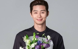 Aura Kebapakan Park Seo Joon Terpancar Jelas Saat Berinteraksi dengan Bayi Manajernya Ini