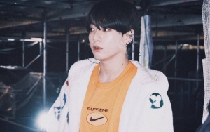 Kakak Jungkook BTS Posting Foto Versi Jelas Sang Adik Bersama Dua Anjing Kesayangan
