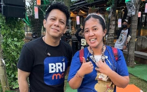 Mbak Rara Juga Pernah Jadi Pawang Hujan Di Konsernya NOAH, Penampilan Modis Bareng Ariel Disorot