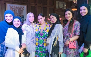 Pose Cantik Bareng Nagita Slavina CS, Busana Shandy Purnamasari Ramai Jadi Gunjingan