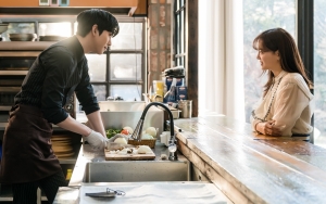 Ahn Hyo Seop Bikin Khawatir Ngintil Kim Sejeong Terus di 'Business Proposal'