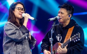 Manis, Ariel Noah Pasangkan Kalung Bunga Citra Lestari di 'X Factor'