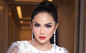 Krisdayanti Ajak Baby Ameena Berjemur di Pagi Hari, Cara Pangku Cucu Tercinta Jadi Sorotan
