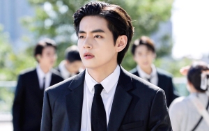 Ditanya Nonton 'Business Proposal' atau Tidak, V BTS Malah Bahas HYBE