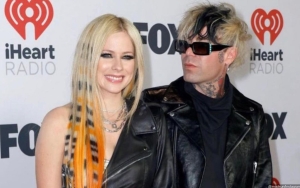 Selamat! Avril Lavigne Tunangan dengan Mod Sun, Pamer Lamaran Romantis di Paris
