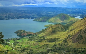 Iklan 'Iblis Merah' di Danau Toba Tambah Banyak, Nelayan Makin Sengsara